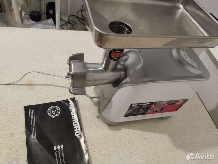 Мясорубка электрическая Redmond 1208