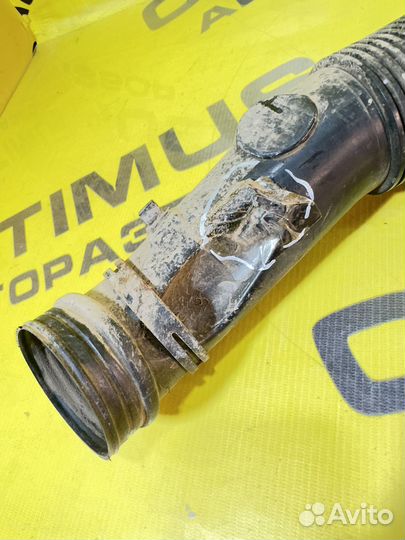 Патрубок воздушного фильтра Volkswagen Passat B5