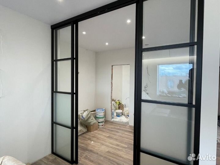 Стеклянная перегородка раздвижная дверь
