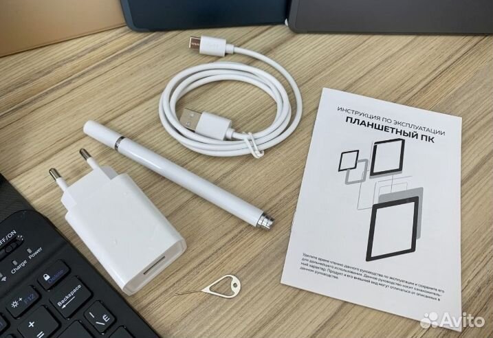 Планшет новый с клавиатурой и чехлом