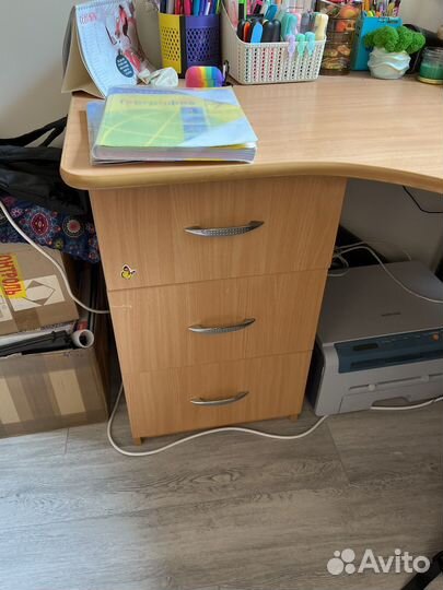 Угловой письменный стол