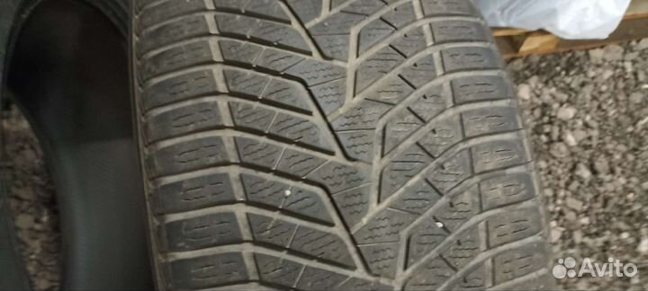 Yokohama W.Drive V905 295/40 R21