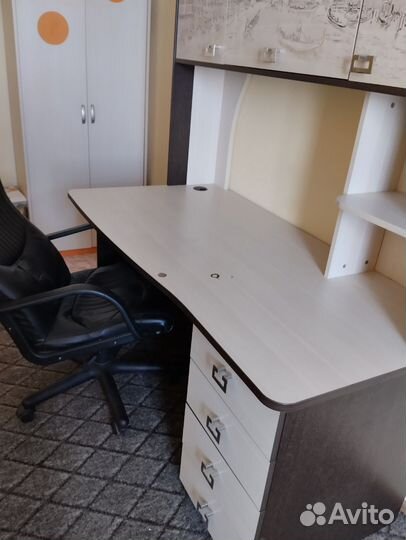 Письменный стол бу + компьютерное кресло