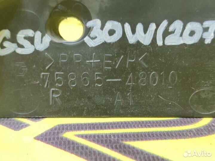 Брызговик задний правый Toyota Harrier GSU30W