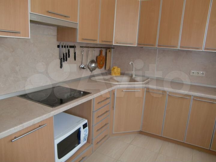 2-к. квартира, 70 м², 2/10 эт.