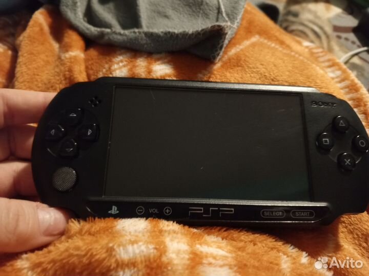 Портативная игровая приставка psp