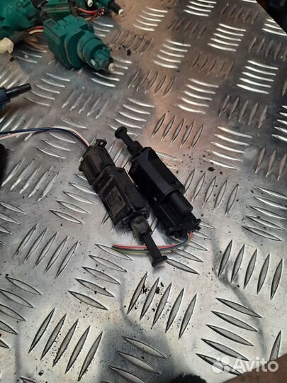 Датчик стоп сигнала для VAG VW Audi Skoda