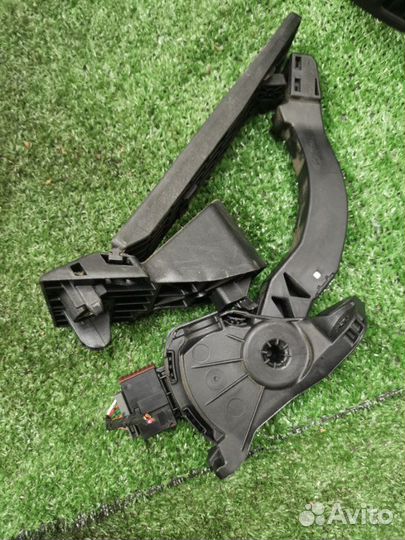 Педаль газа Hyundai Santa-Fe 2 SUV 2.2 дизель D4HB