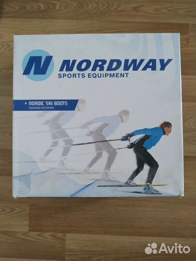 Комплект: беговые лыжи, палки, лыжные ботинки