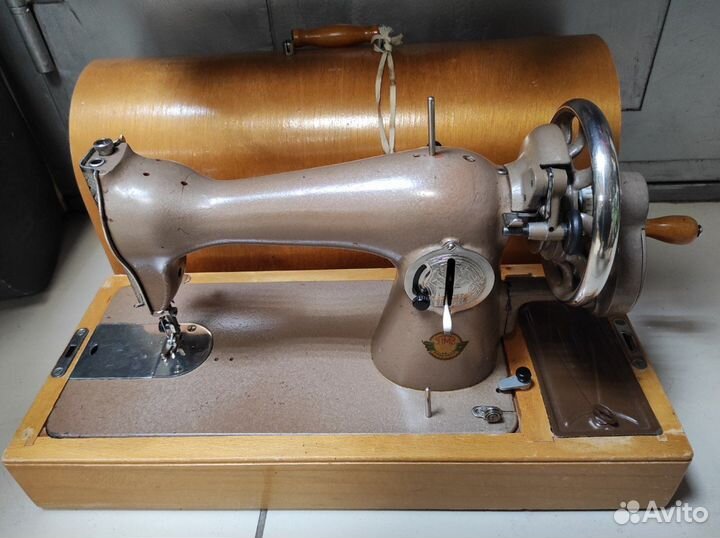 Швейная машинка 