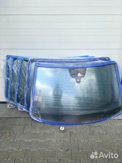 Стекло ветровое Porsche Порше E3 2020г
