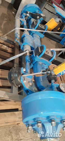 Поворотная ось на полуприцеп/трал