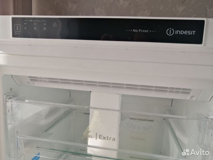 Новая морозильная камера NO frost фирмы indesit