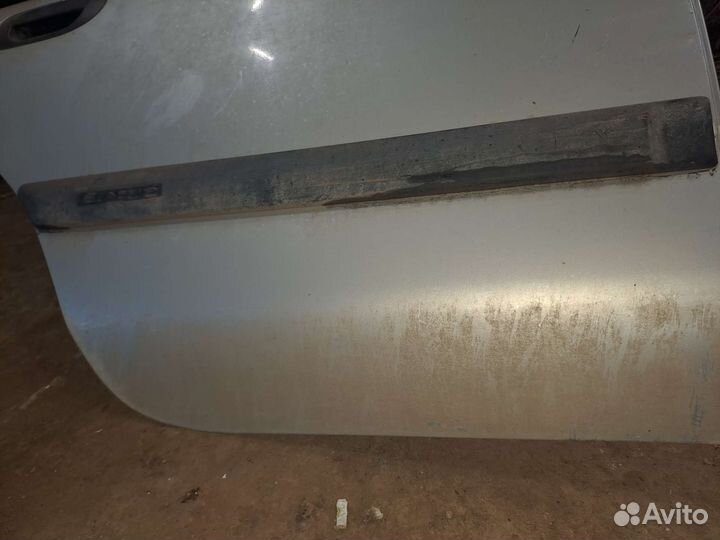 Дверь задняя правая Mitsubishi Carisma