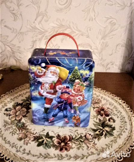 Новые,металлические коробки д\подарков и прочего