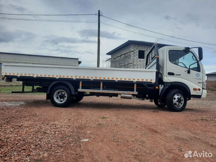 Hino 300 (Dutro), 2010