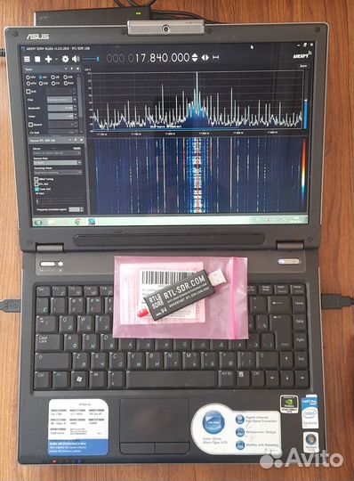 Ноутбук с новым приёмником RTL-SDR V4