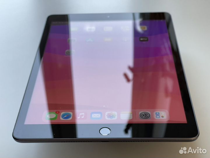 iPad 8 поколения (2020) 32GB Wi-Fi + Cellular LTE