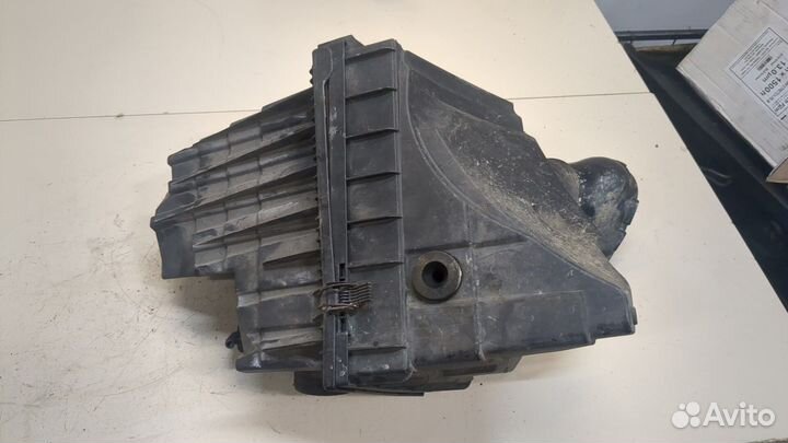 Корпус воздушного фильтра Volkswagen Transporter 5, 2004