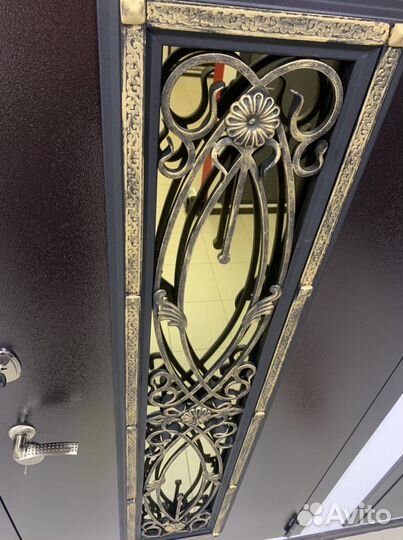 Дверь входная со стеклом