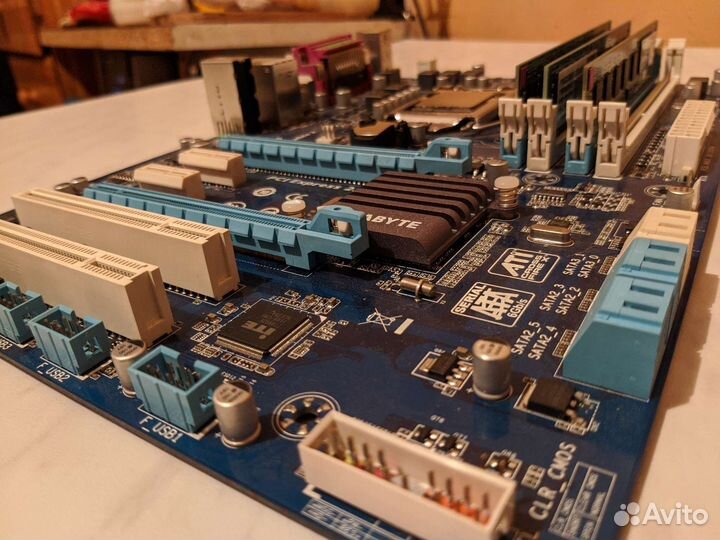 Материнская плата Gigabyte