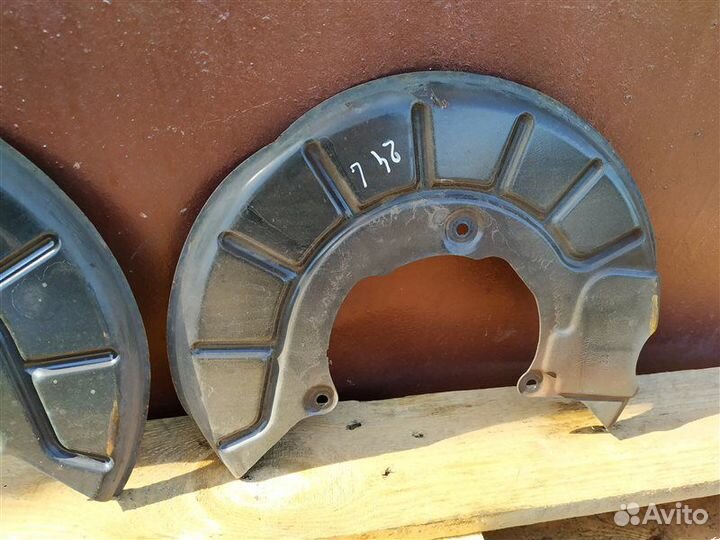 Пыльник тормозного диска передний Volkswagen