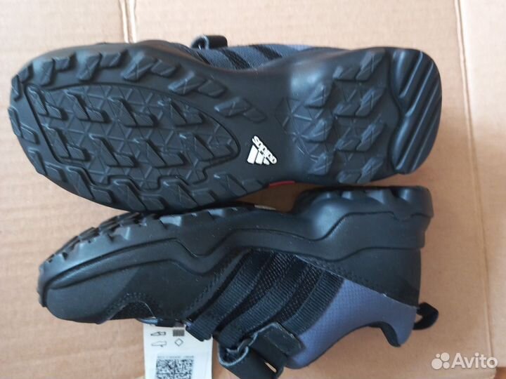 Кроссовки Adidas для туризма р 29