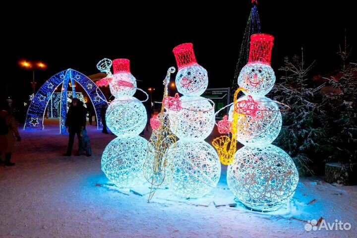 Новогоднее оформление световыми фигурами животных