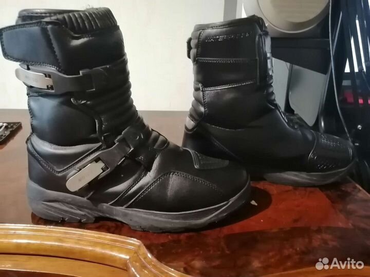 Мотоциклетные ботинки