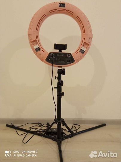 Кольцевая светодиодная лампа со штативом