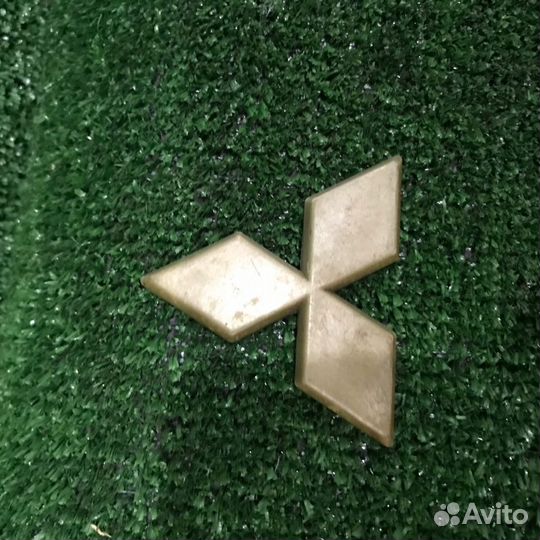 Эмблема mitsubishi