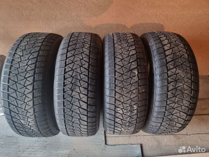 Bridgestone Blizzak DM-V2 235/55 R19 105T