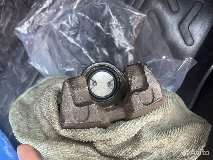 Супорт правый на мазда 6gh