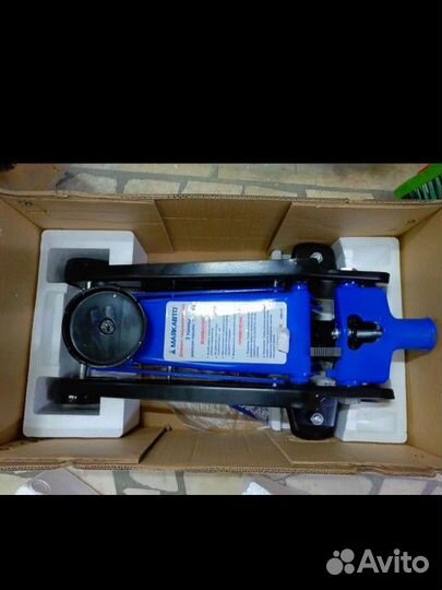 Домкрат подкатной