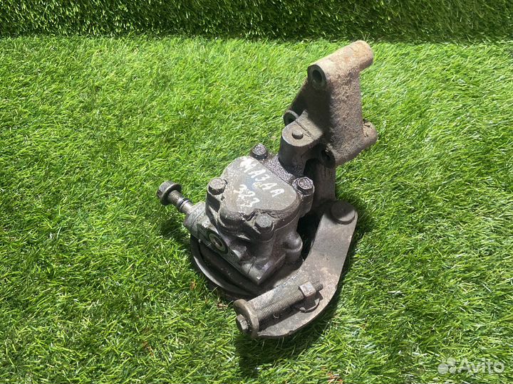 Насос гура Mazda 323