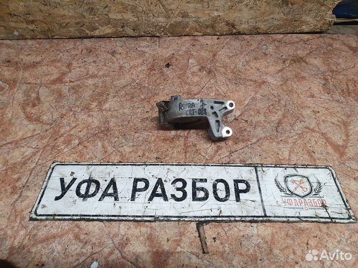 Кронштейн насоса гура 1,6 МКПП Opel Astra J 2010