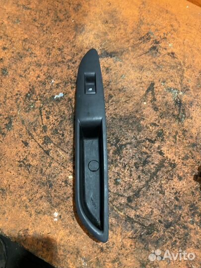 Кнопка стеклоподъемника задняя правая Opel Mokka