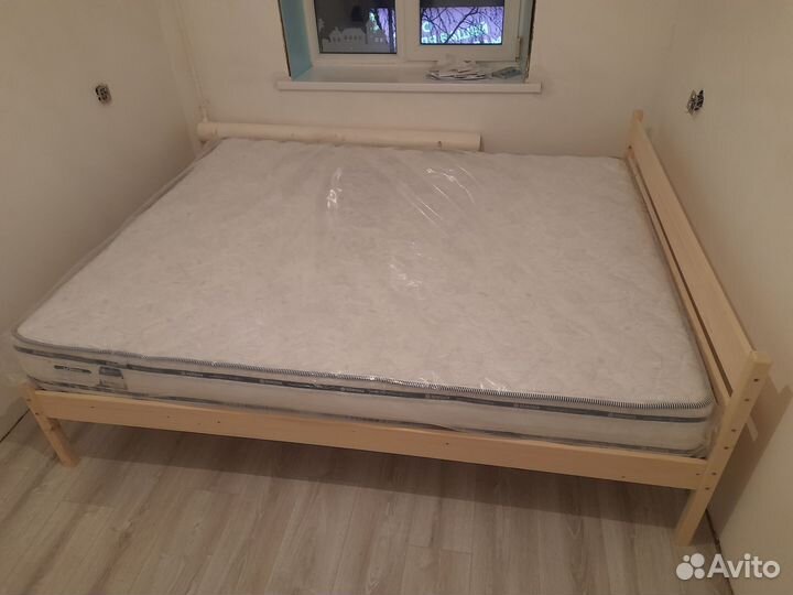 Кровать двухспальная из массива