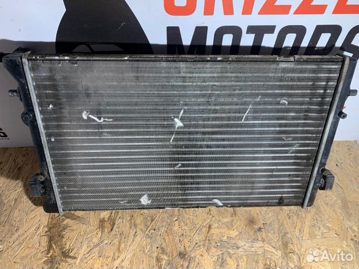 Радиатор охлаждения двигателя Skoda Octavia 1U AKL