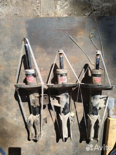 Стойки передние Сузуки гранд Витара 3