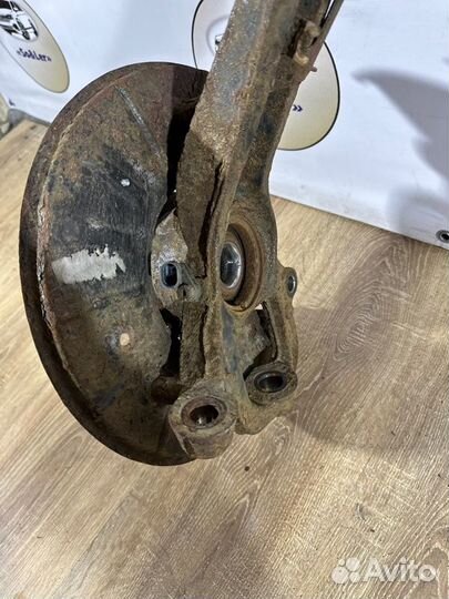 Кулак поворотный передний левый Volkswagen Touareg