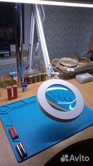 Лампа лупа на струбцине новая светодиоидная