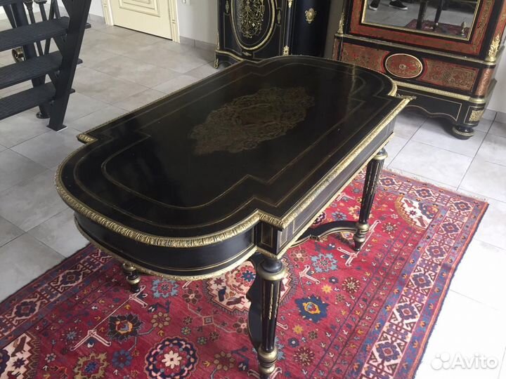 Старинный стол