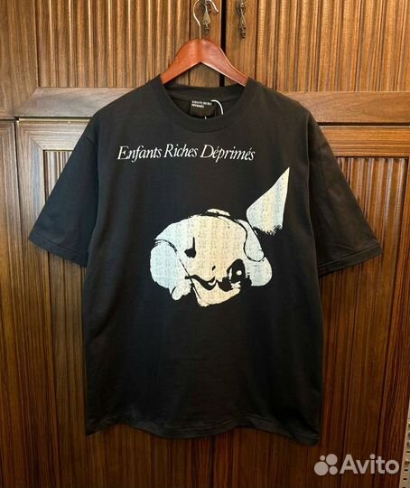 Футболка Enfants Riches ERD на руках