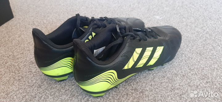 Детские футбольные бутсы