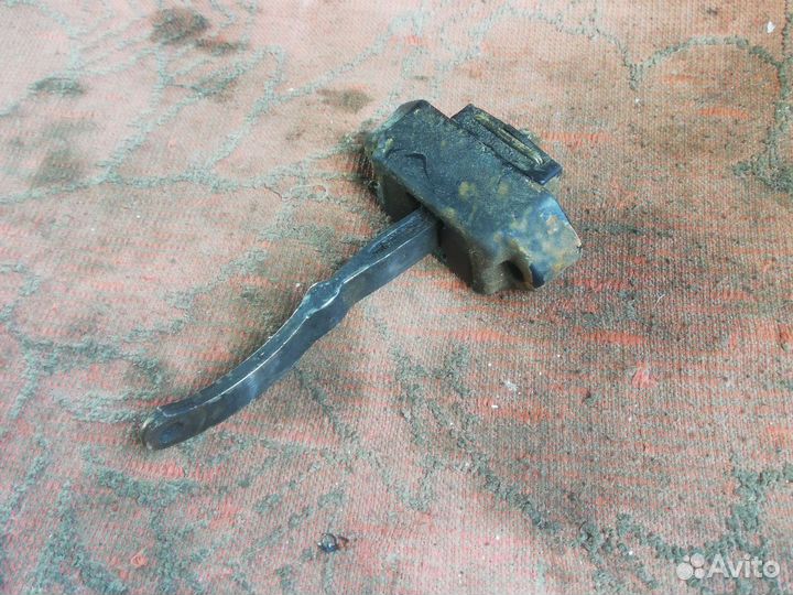 Ограничитель двери Опель Фронтера А