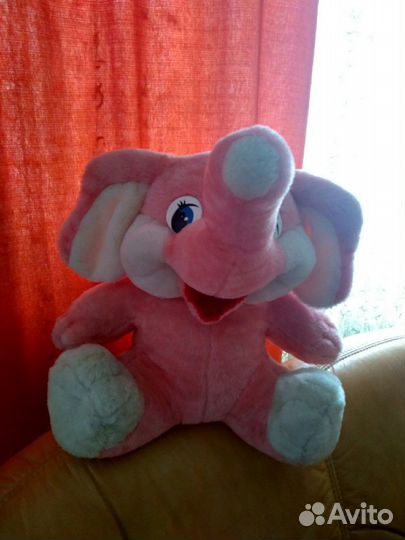 Слон розовый