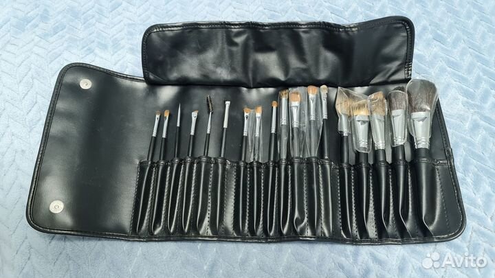 Профессиональные кисти для макияжа De Klie 18шт