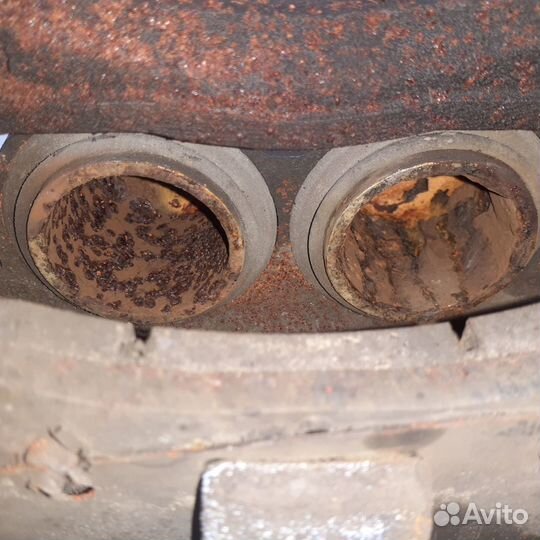 Суппорт передний правый 581904HA00 581304H500 HYU