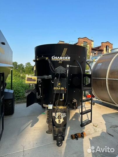 Миксер-кормораздатчик Celikel Charger V6, 2023